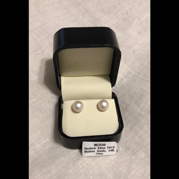 Jewelry - Button Pearl 14k earring